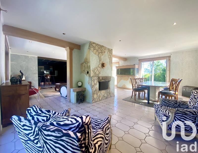 Maison - 217 m² - 8 pièces