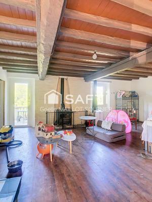 Maison - 237 m² - 12 pièces