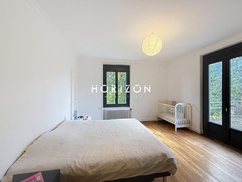 Maison - 202 m² - 7 pièces