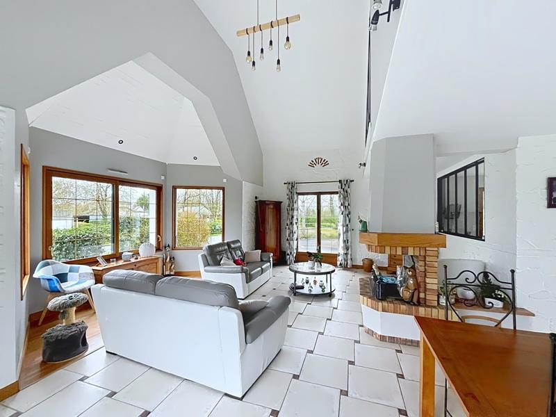 Maison - 220 m² - 7 pièces