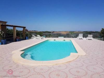 Propriété - 575 m² - 30 pièces