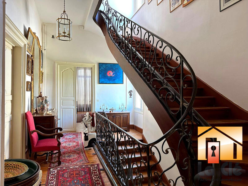 Maison - 410 m² - 10 pièces