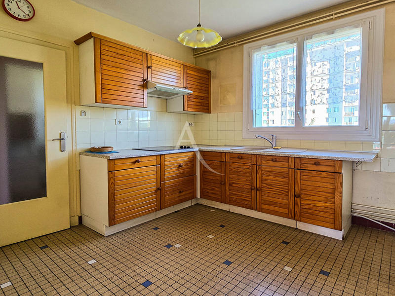 Appartement - 80 m² - 5 pièces