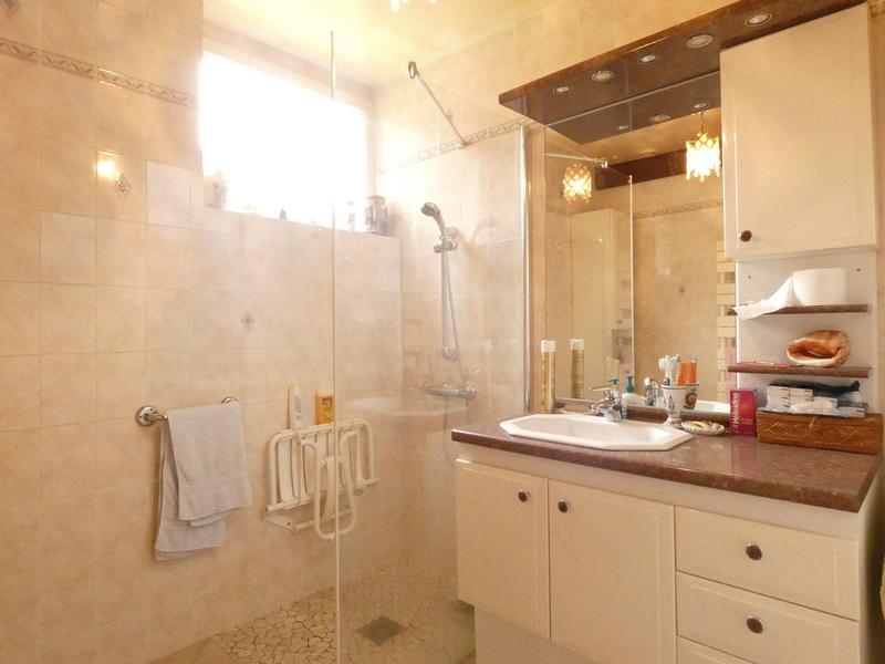 Maison traditionnelle - 197 m² - 7 pièces