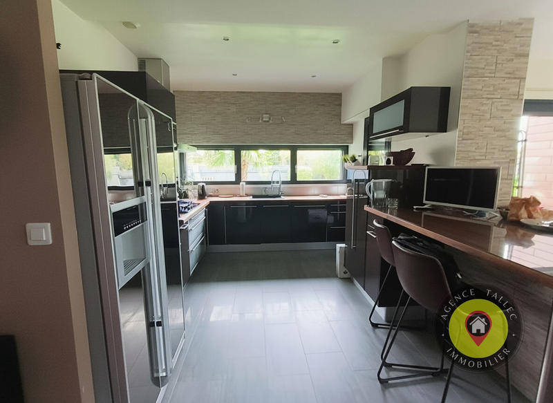 Maison - 215 m² - 6 pièces