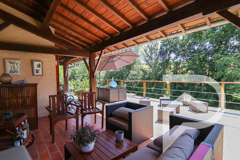 Maison - 208 m² - 7 pièces