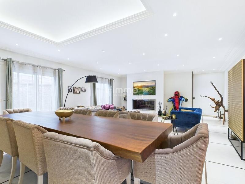 Maison - 378 m² - 7 pièces