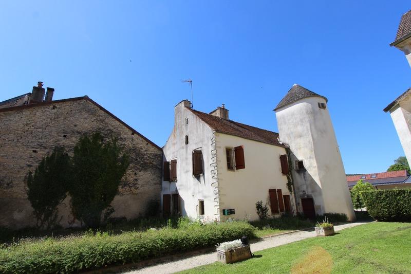 Maison en pierre - 163 m² - 9 pièces