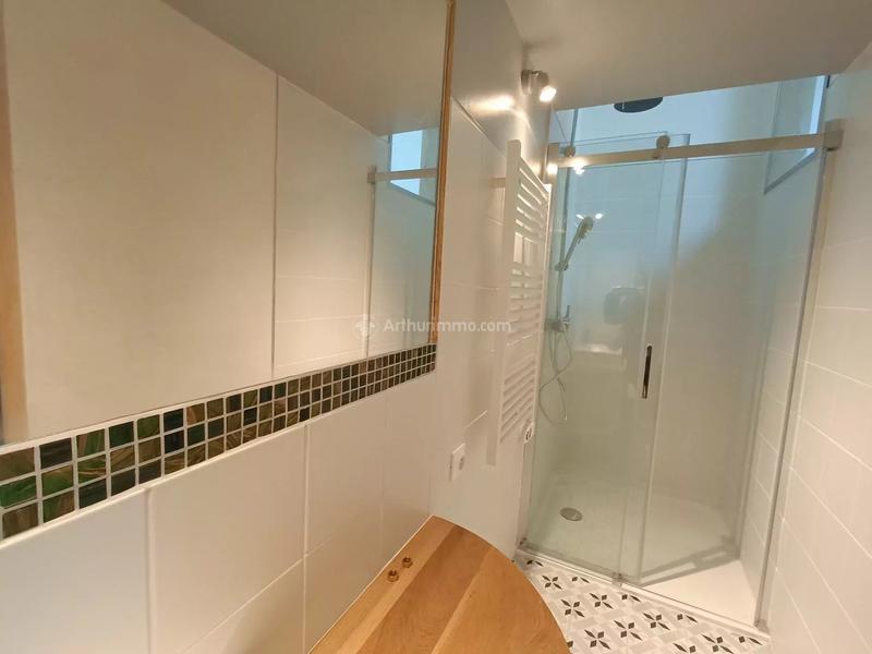 Maison - 225 m² - 9 pièces