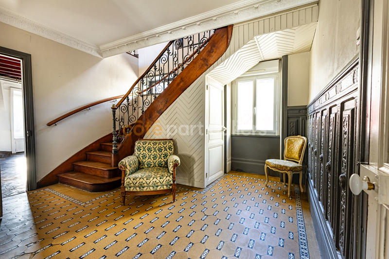 Maison - 360 m² - 10 pièces