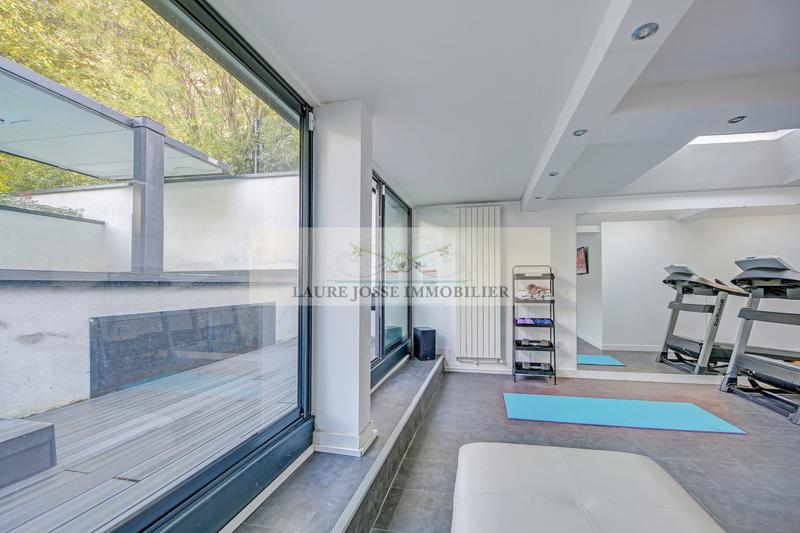 Maison contemporaine - 366 m² - 12 pièces