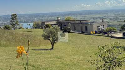 Maison - 241 m² - 8 pièces