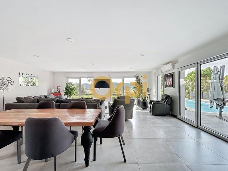 Villa - 208 m² - 4 pièces