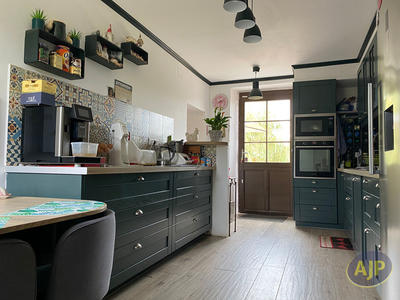 Demeure - 191 m² - 7 pièces