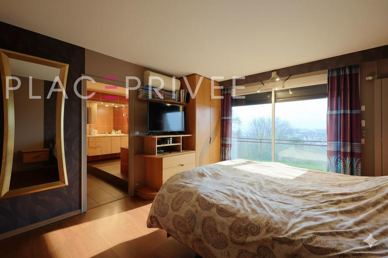 Maison - 338 m² - 12 pièces