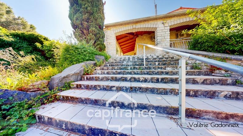 Propriété - 765 m² - 23 pièces