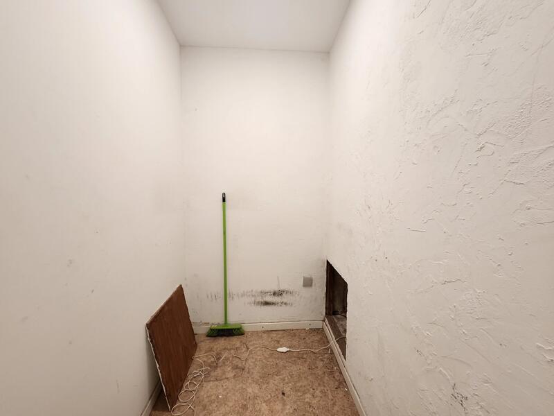 Local commercial - 149 m² - 8 pièces