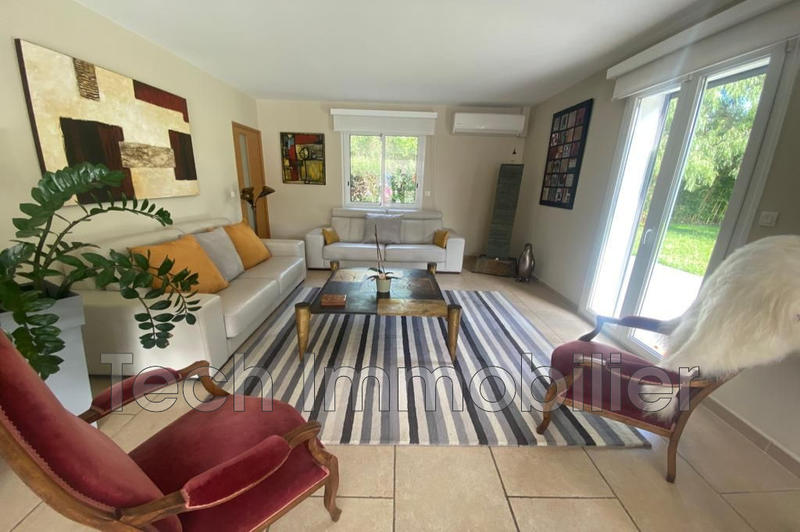 Villa - 306 m² - 8 pièces