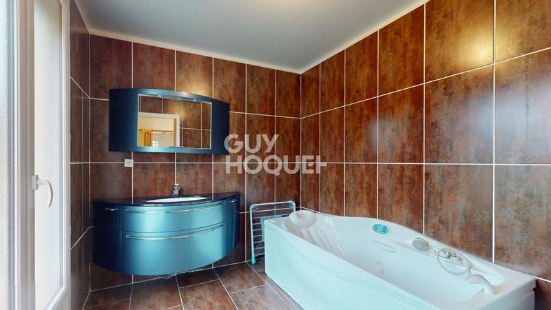 Maison - 200 m² - 7 pièces