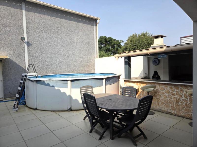 Maison - 305 m² - 9 pièces