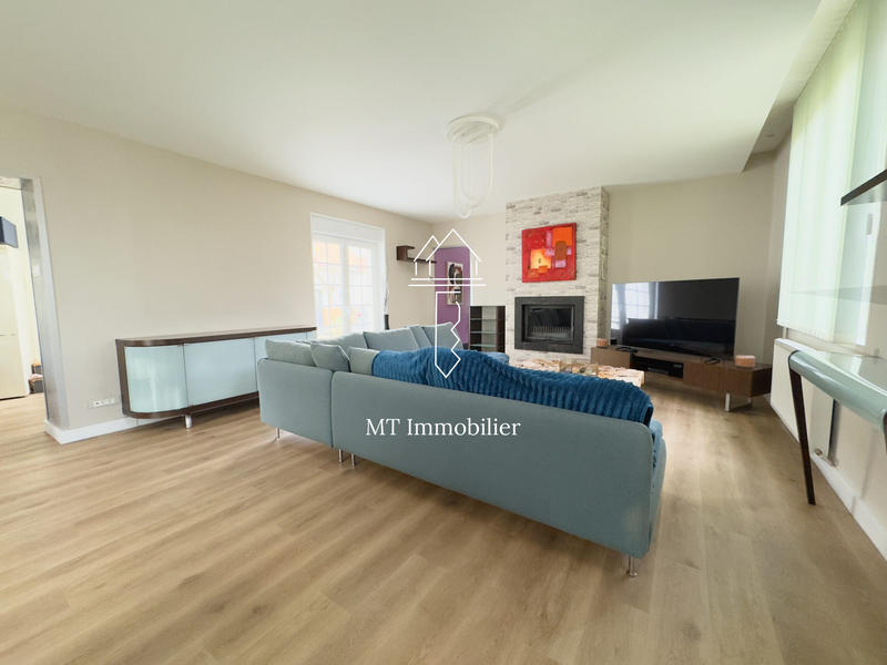 Maison - 280 m² - 9 pièces