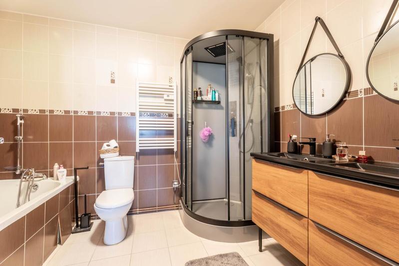 Propriété - 194 m² - 6 pièces