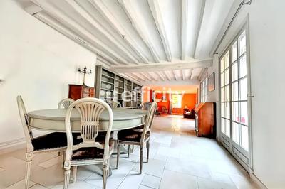 Maison - 240 m² - 8 pièces