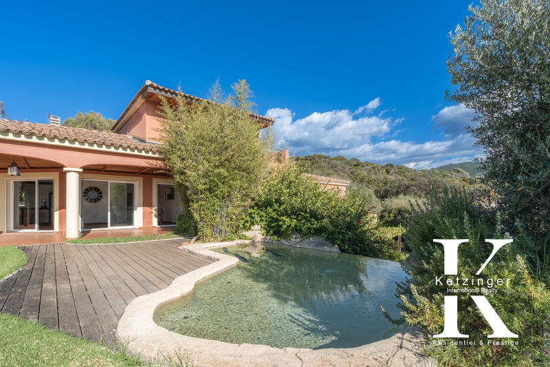 Villa - 256 m² - 6 pièces