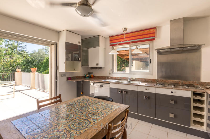 Maison bourgeoise - 318 m² - 11 pièces