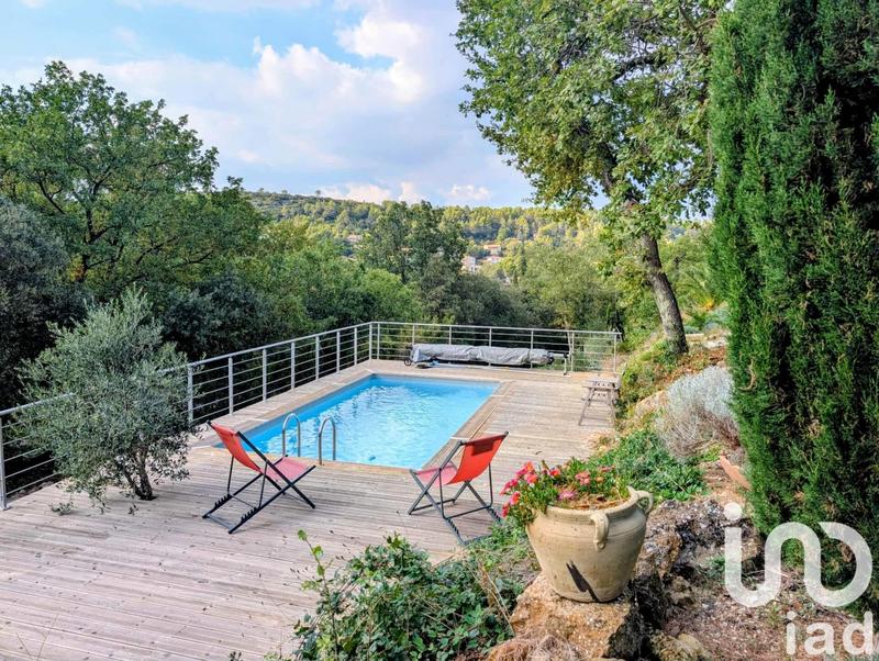 Maison - 230 m² - 8 pièces