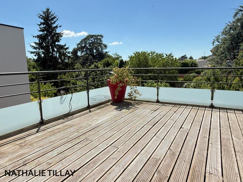 Maison - 345 m² - 9 pièces