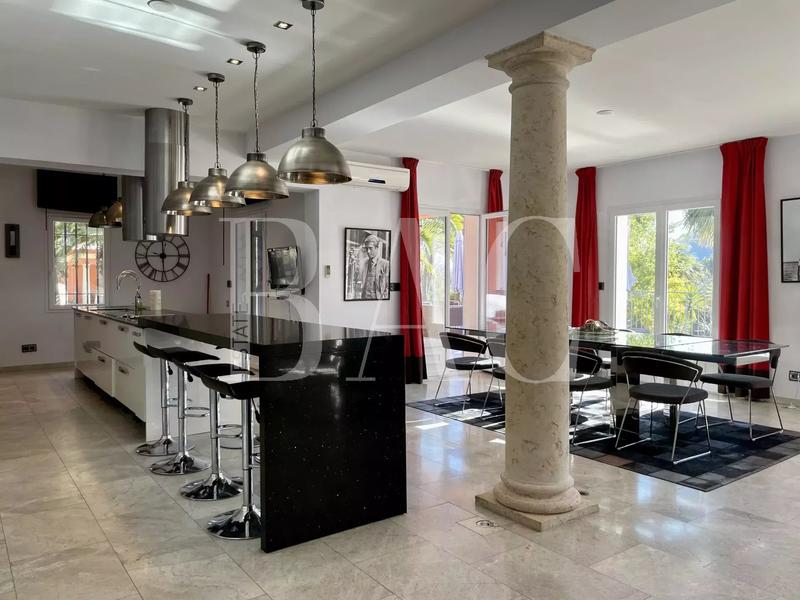 Villa - 430 m² - 12 pièces