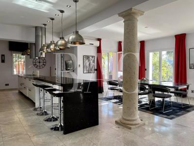 Villa - 430 m² - 12 pièces