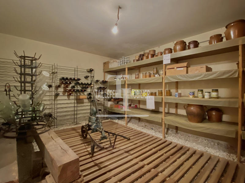 Maison traditionnelle - 300 m² - 9 pièces