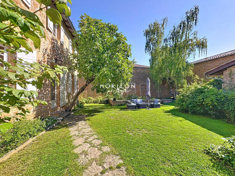 Maison ancienne - 305 m² - 12 pièces