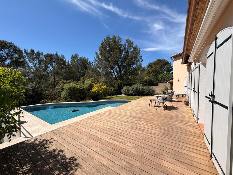 Maison - 230 m² - 5 pièces