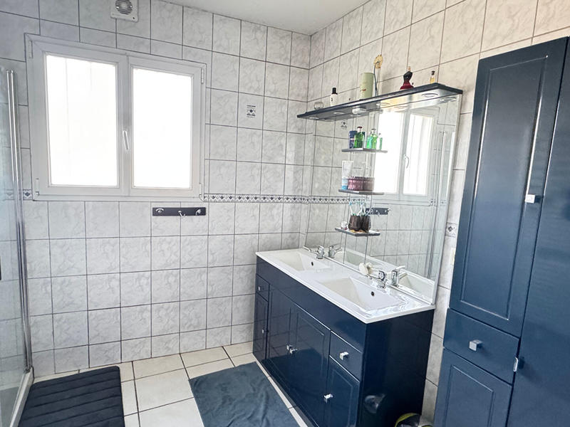 Maison - 222 m² - 7 pièces