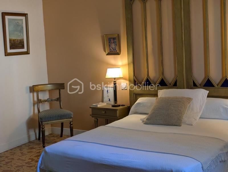 Maison - 296 m² - 9 pièces