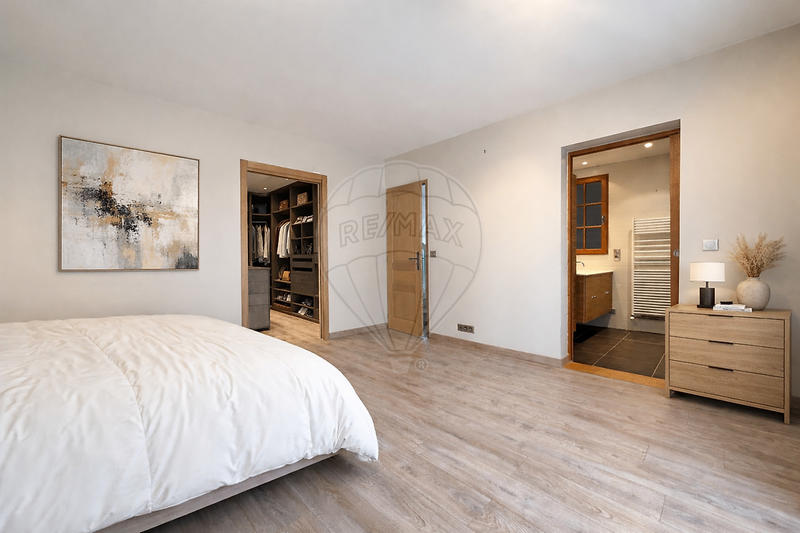 Maison - 260 m² - 7 pièces