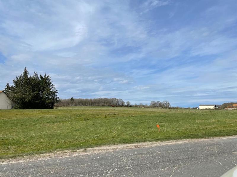 Terrain constructible - 1 500 m²