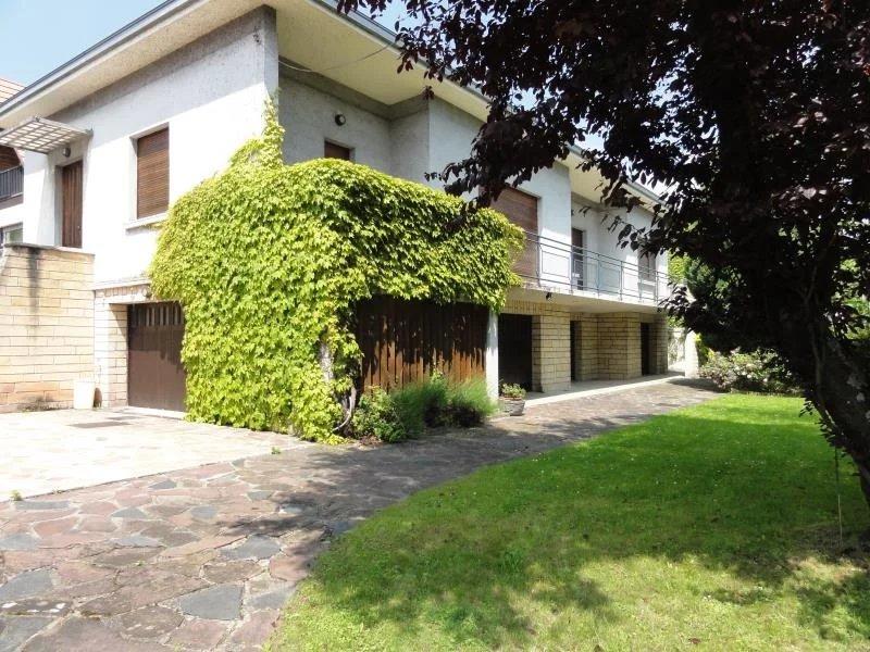 Maison - 180 m² - 7 pièces
