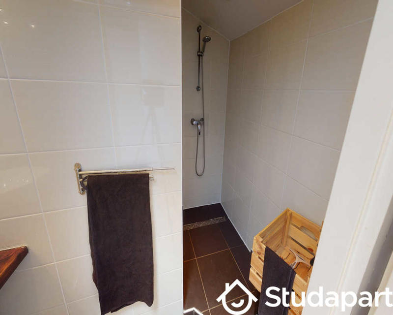 Chambre - 90 m² - 1 pièce