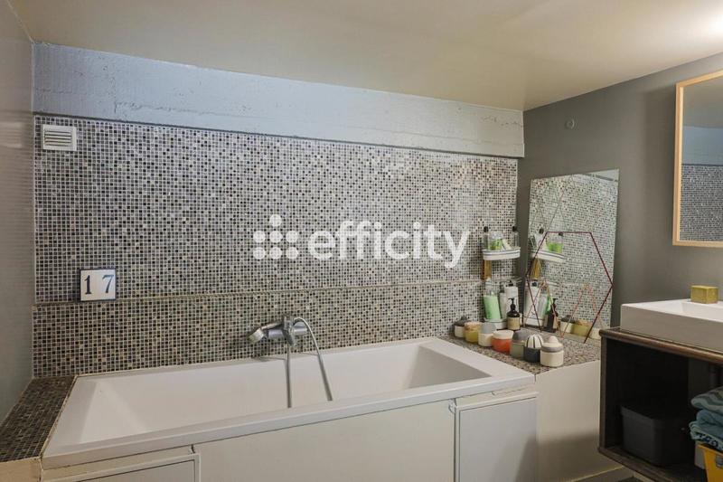 Loft - 196 m² - 5 pièces