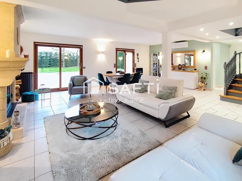 Maison - 228 m² - 7 pièces