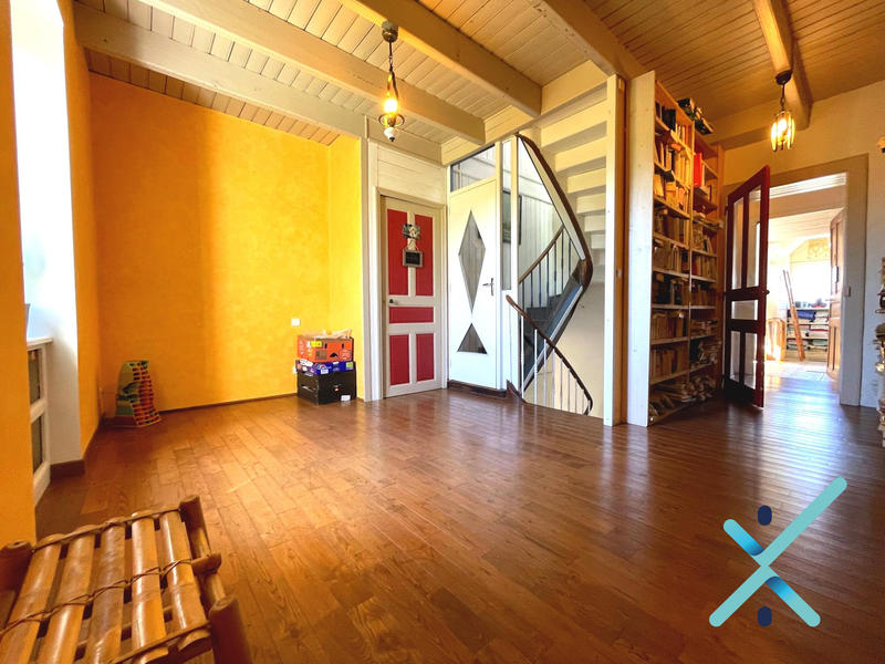 Maison - 280 m² - 11 pièces