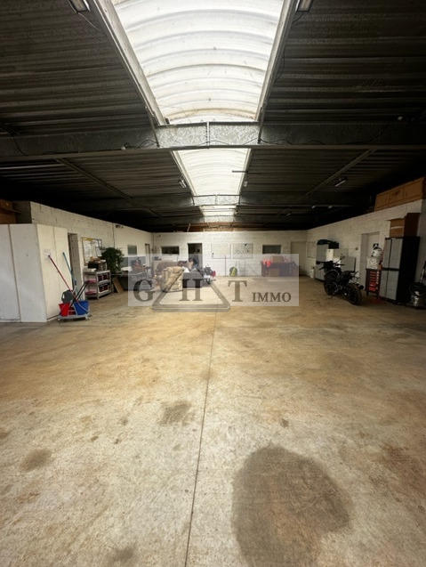 Entrepôt - 350 m²