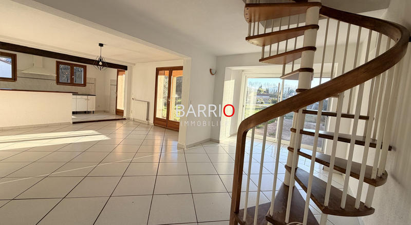 Maison traditionnelle - 155 m² - 5 pièces