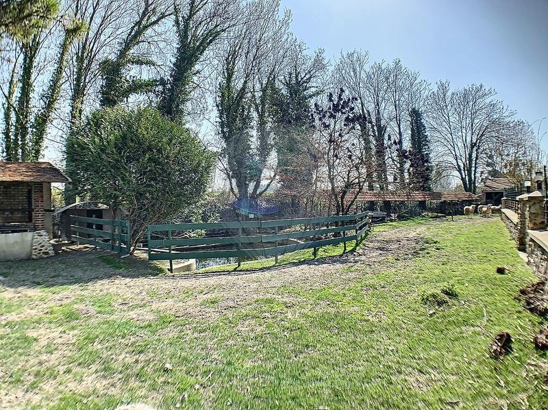 Maison - 390 m² - 8 pièces