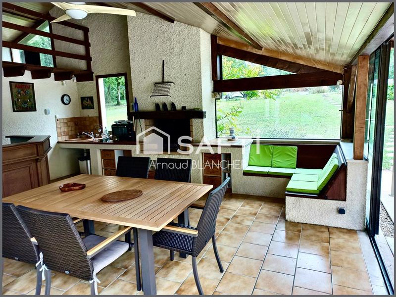 Maison - 288 m² - 10 pièces