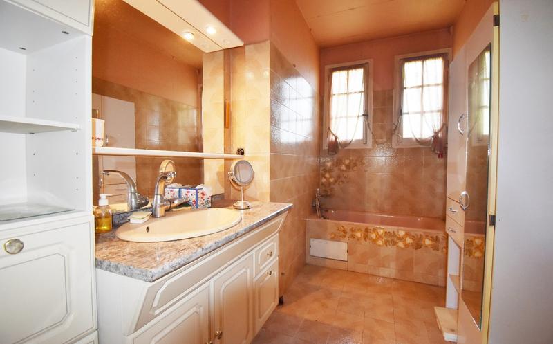 Maison - 183 m² - 9 pièces